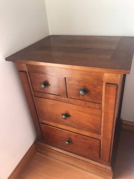 Mesa de Cabeceira em Cerejeira