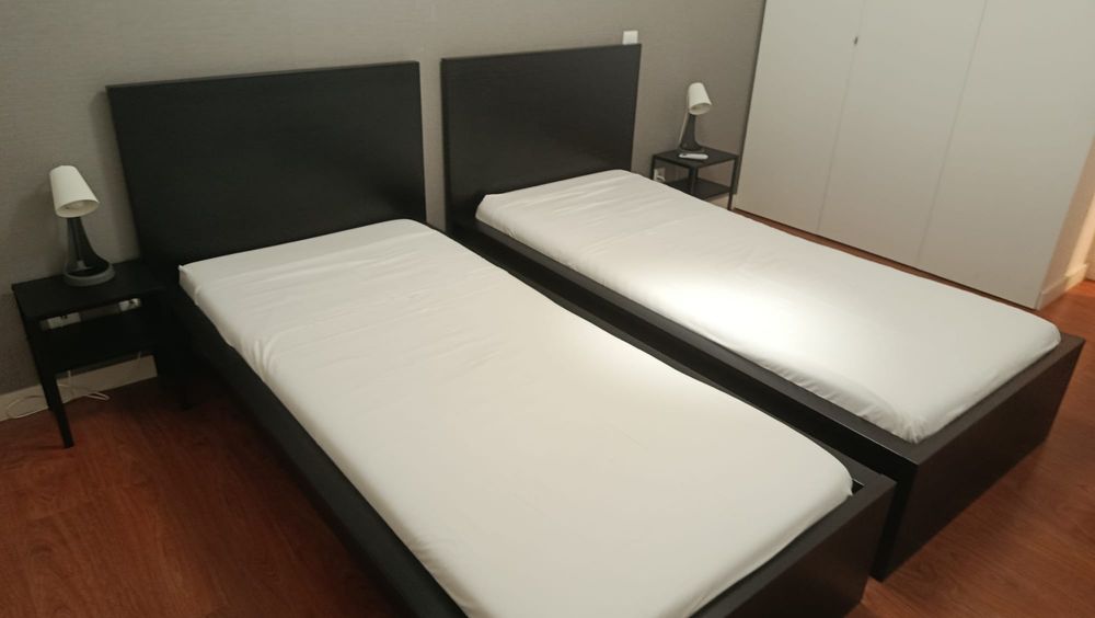 Cama individual com colchão x2