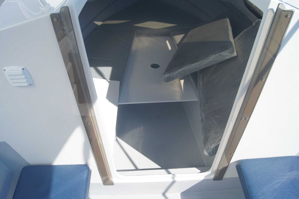 Łódź kabinowa wedkarska roman 425  Iława okazja