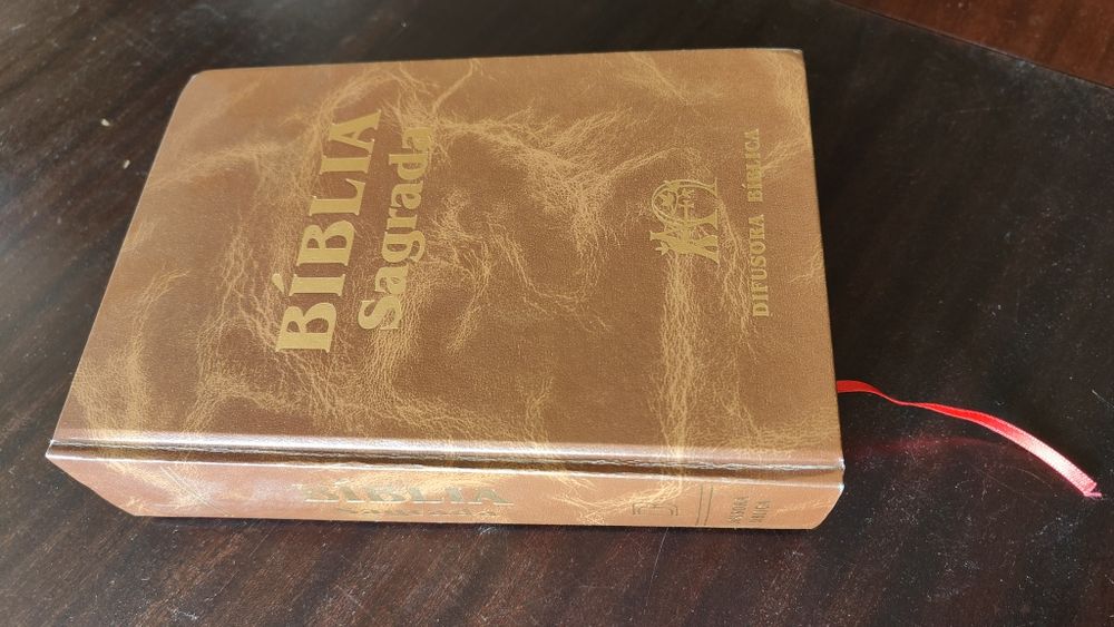 Bíblia Católica, em 2 volumes + oferta