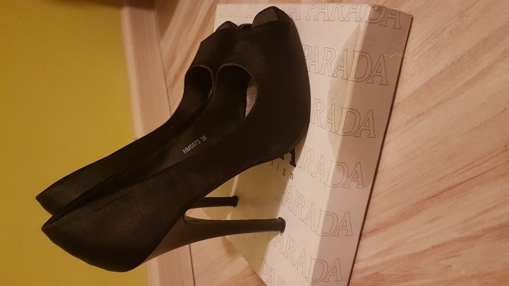 Czarne eleganckie szpilki 38