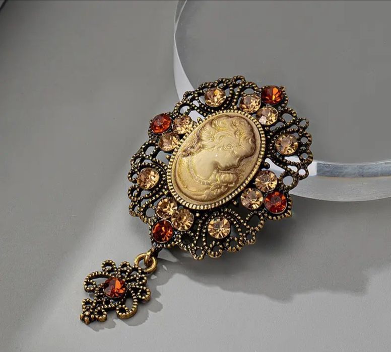 Broszka- Starodawna duża camea