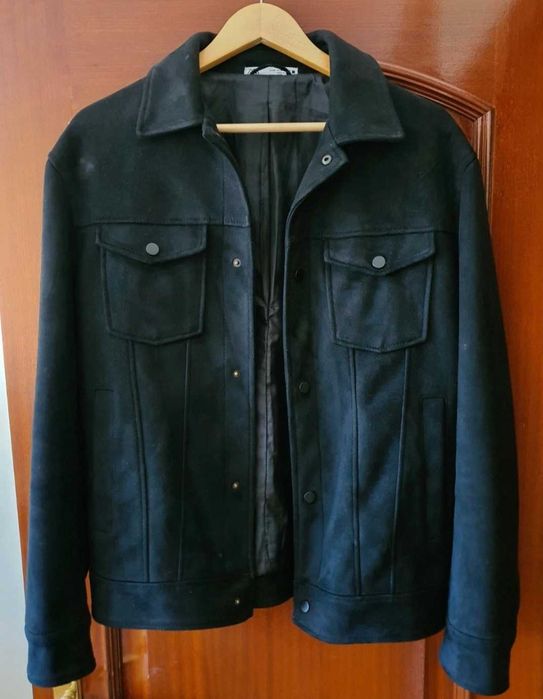 Casaco Zara - cor preto e de tecido camurça