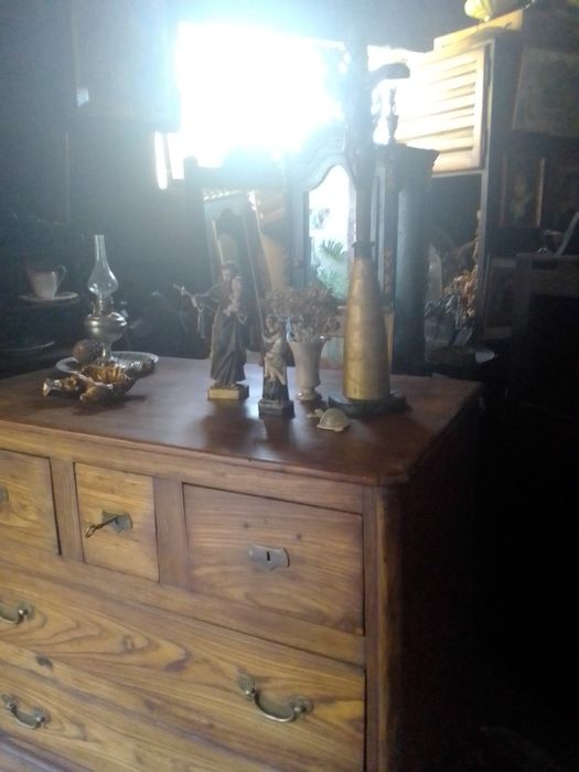 Móveis antigos para turismo rural em castanho maciço velharias miudeza