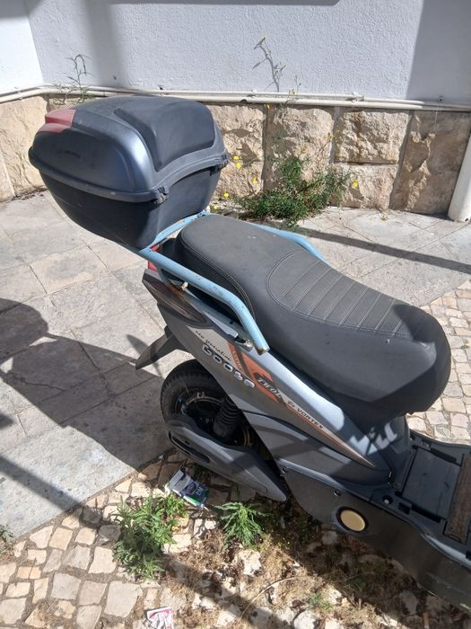Vendo moto, sem bateria..