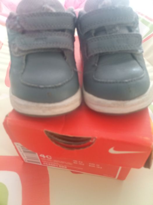 Calçados n° 20-24, 28, 36 e 37