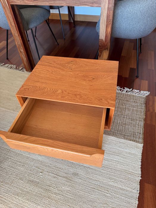 Mesa de cabeceira/noite em madeira de carvalho maciça