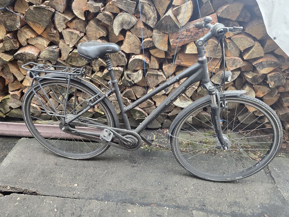 Rower  miejski  czarny  magic 8