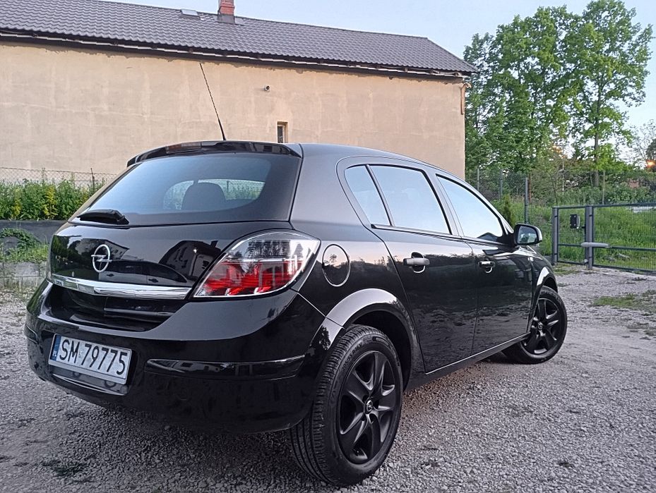 Opel Astra H 1.6 benzyna 2012