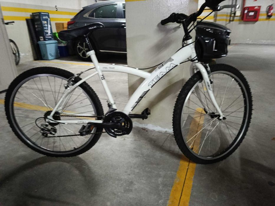 Bicicleta de cidade, semi-nova