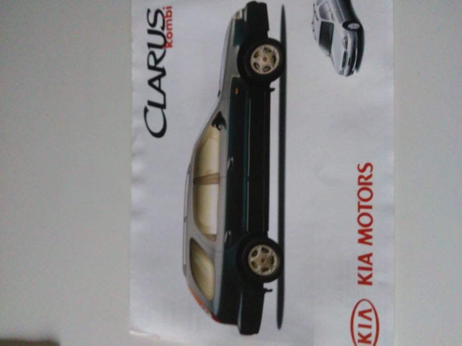 8 folderów reklamowych firmy Kia