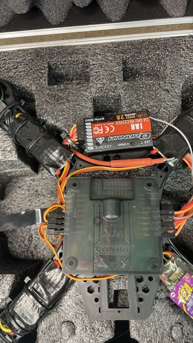 Квадрокоптер у валізі + пульт Quanum