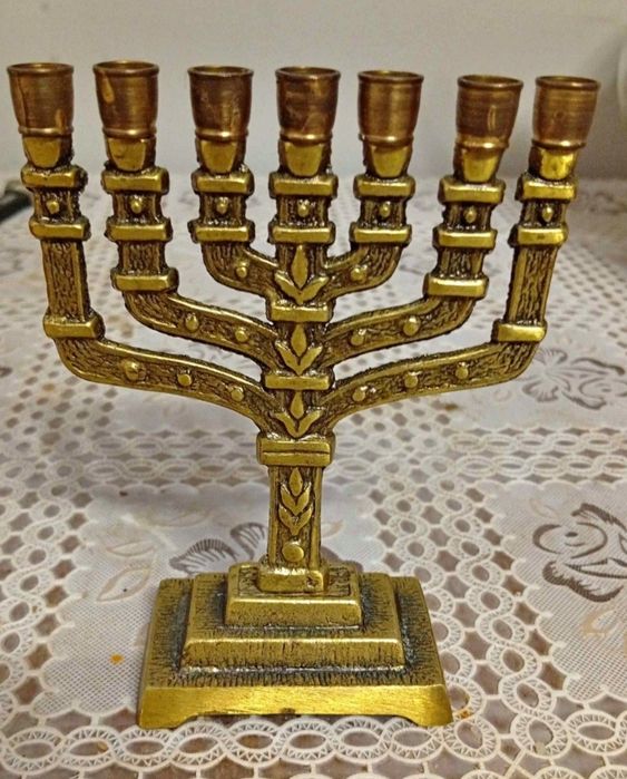 Castiçal Judeu (MENORAH) em latão