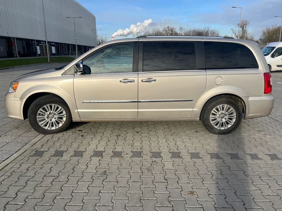 Chrysler Town & Country Limited Platinium. 140 tys