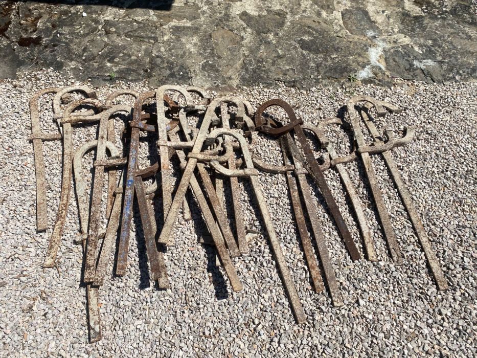 4 used telescopic metal props – Tomar area64739505166467124