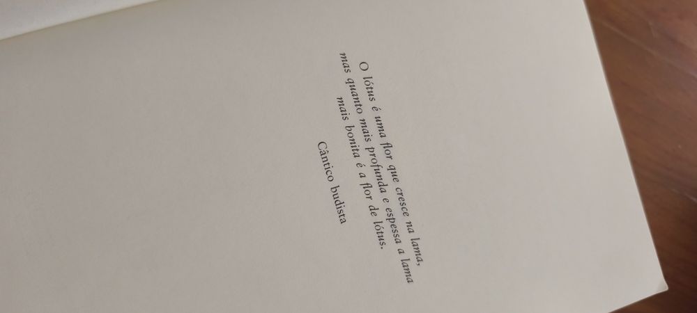 Livro "Flores de Lótus"