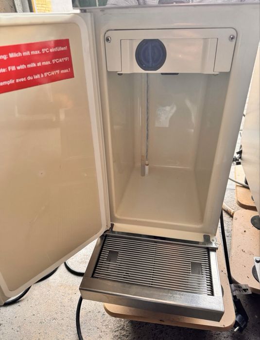 Кавомашина  професійна Black&White