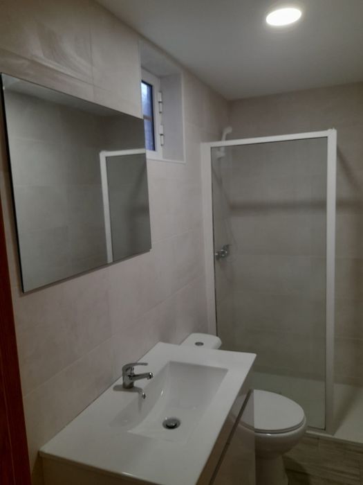 Aluga-se pequena casa T1