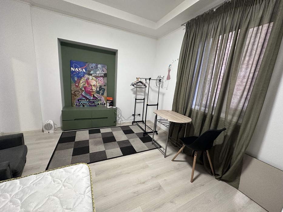 Здається дуже колоритна квартира в самому центрі Ужгорода