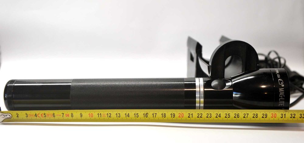 Lanterna MAGLITE recarregável com carregador