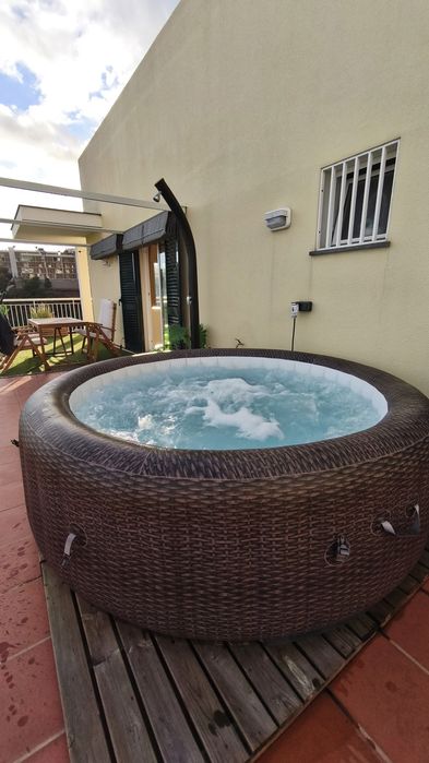 Jacuzzi Lay-Z Spa + Chuveiro. Sem MBWay. Scammers serão reportados.