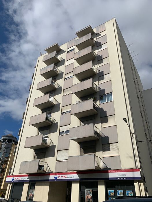 Pintura Predial e Reparação de Fachadas em Lisboa | Trabalhos em Altura (Rapel) | Telhados | Orçamentos Grátis