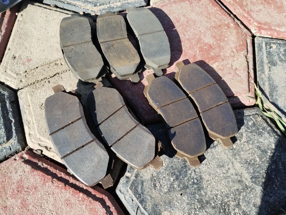 Колодки передні на Мітсубісі Ланцер9