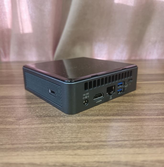 Intel Nuc NUC10i7FNB i7-10710u / 0gb RAM / 0gb SSD