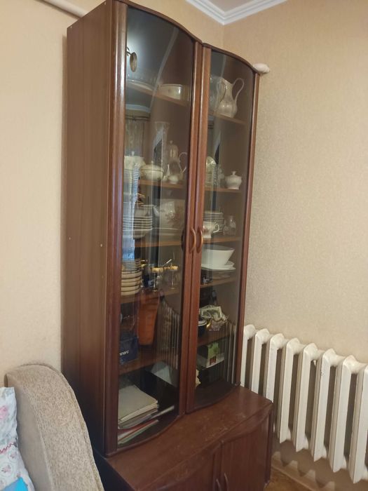 Продам посудний шкаф дуже гарний