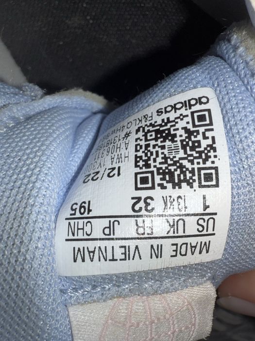 Кроссовки adidas 32