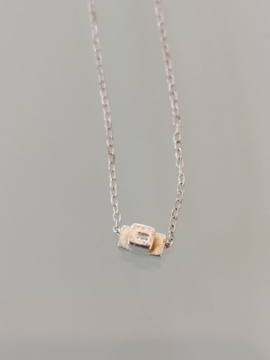 Lindo colar de prata com cruz