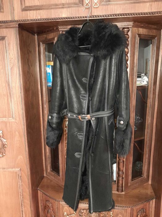 Kożuch damski czarny krysztalek