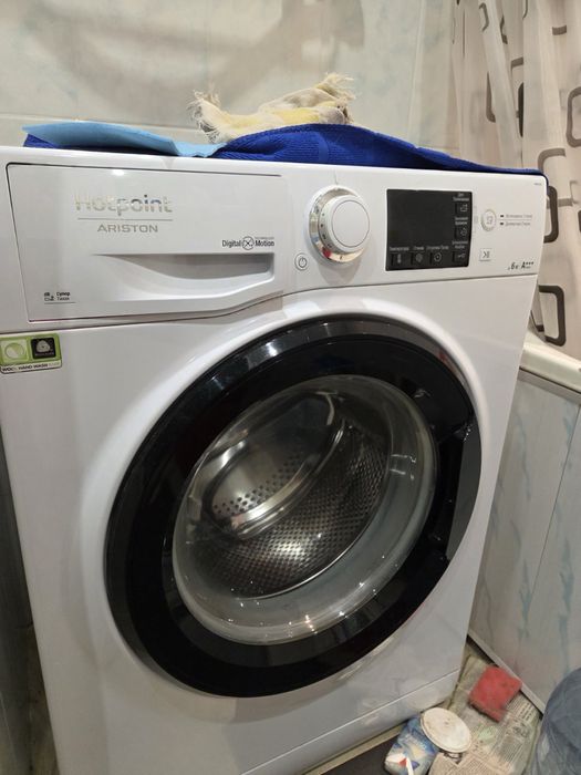Стиральная машинка Hotpoin