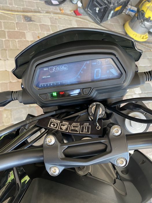 Мотоцилк Bajaj Dominar 400