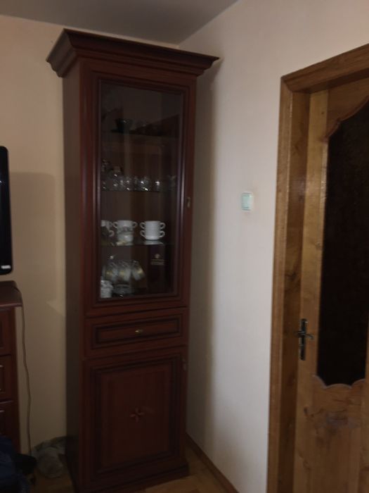 Продам сервант. В доброму стані.