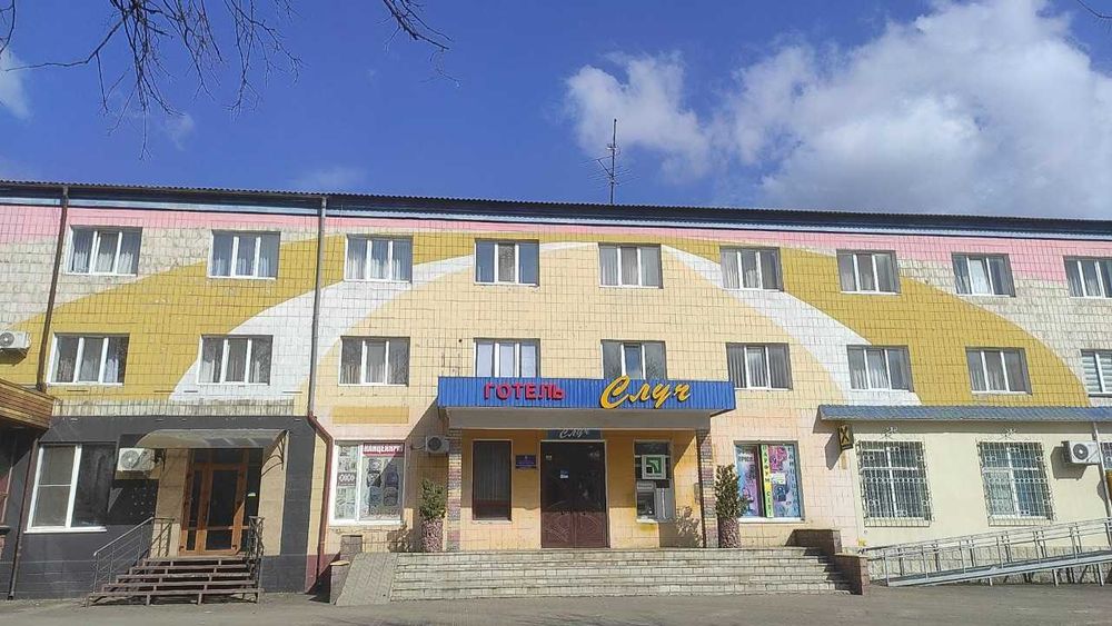 Будівля готелю, 84/100 частки площею 1 362.00 кв.м у м. Сарни