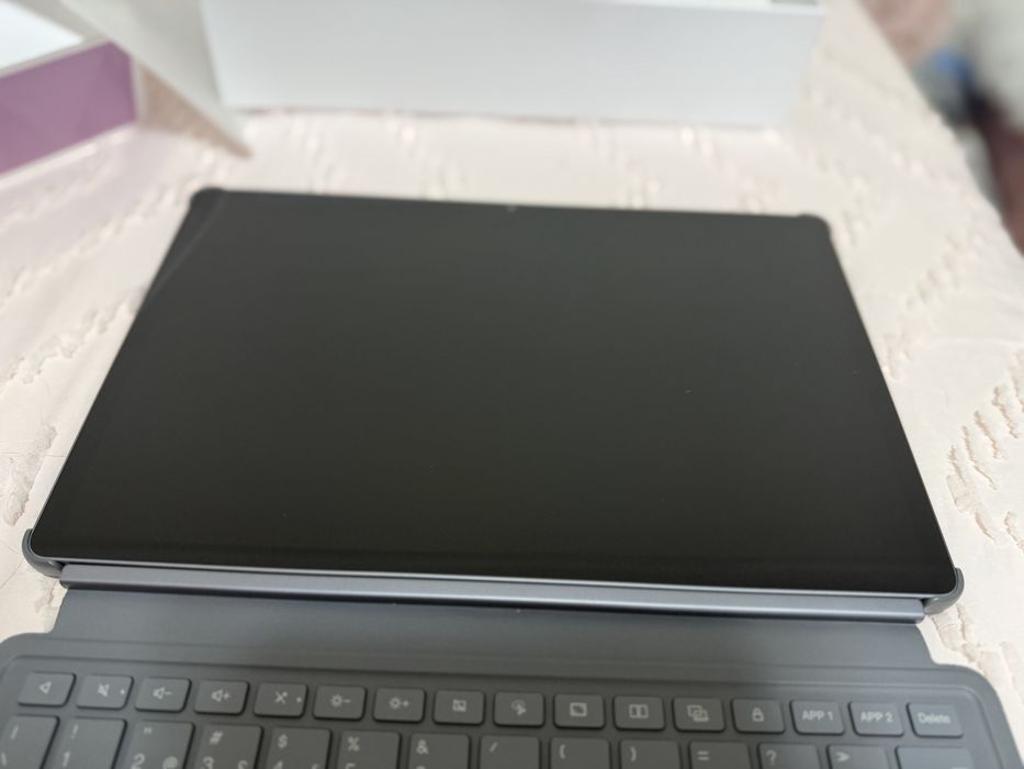 Tablet LENOVO (12’’ - 12GB -256GB) cinzento + pen + teclado