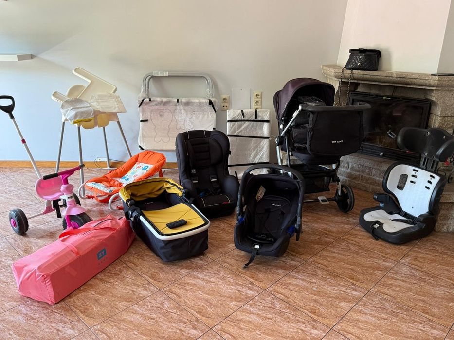 Conjunto Carrinho Bebé + Kit Muda Faldas e Banheira + Berço Portátil