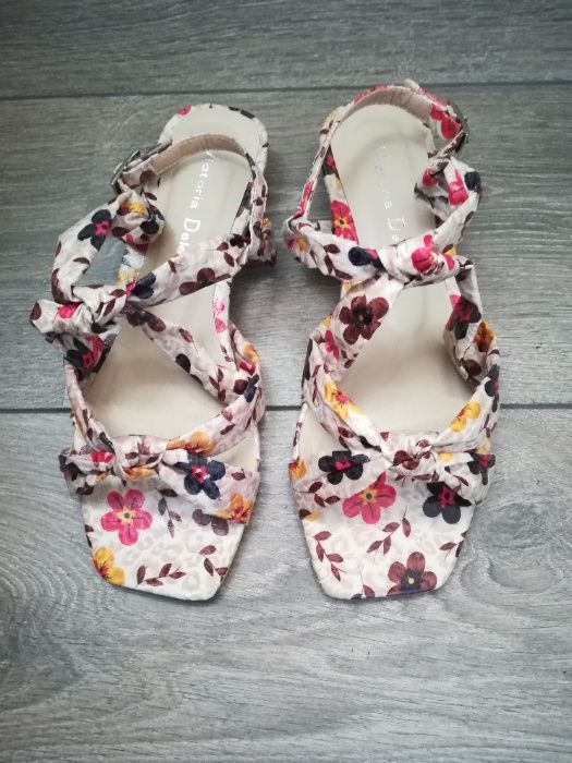 Sandálias Victoria Delef 38