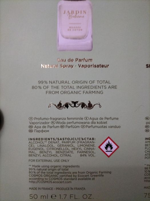 Zestaw perfumy plus kremowy żel pod prysznic. Nie trafiony prezent .