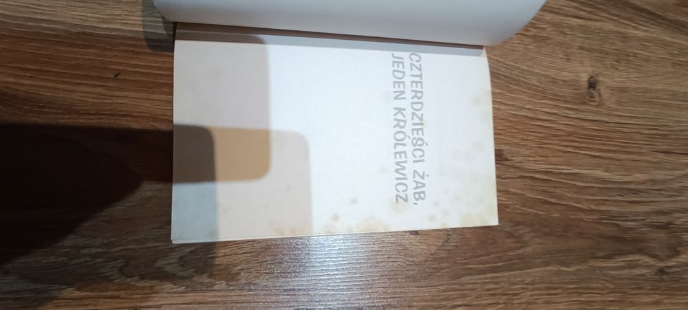 Czterdzieści żab, jeden królewicz Natalie Fields