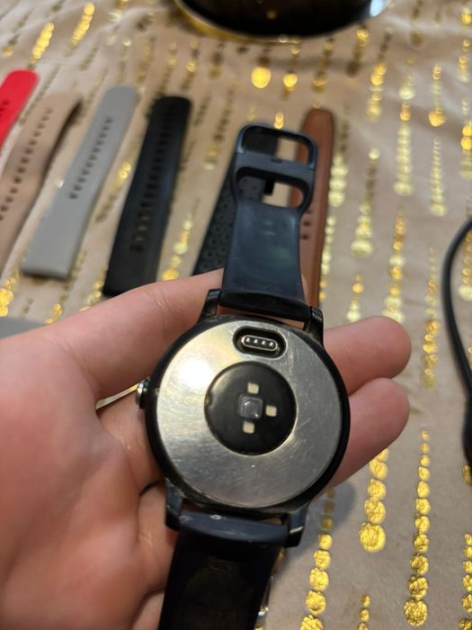 Smartwatch Garmin vivoactive 3 w dobrym stanie (+ 7 pasków)