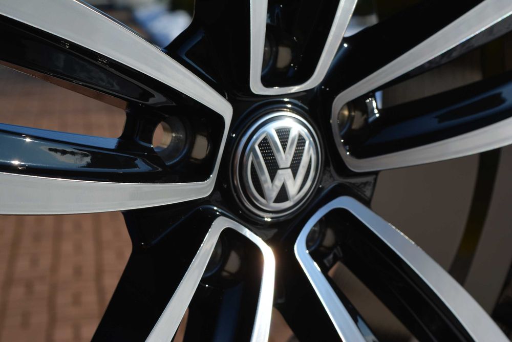 Felgi 19" 8J ET45 Volkswagen Golf Passat CC T-Rock ID Nowe #512