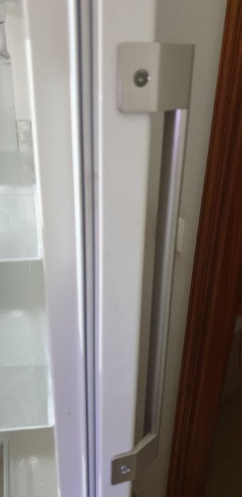 Frigorífico vertical sem congelador