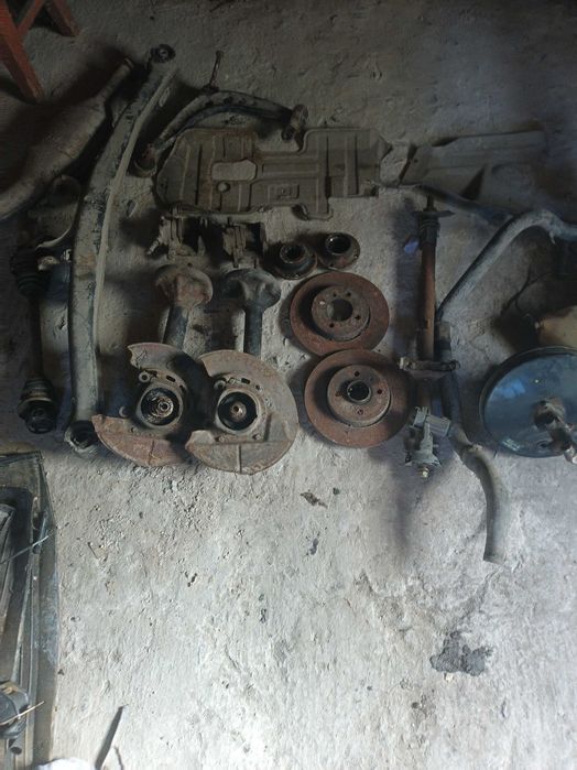 Запчастини б.у до BMW  E30