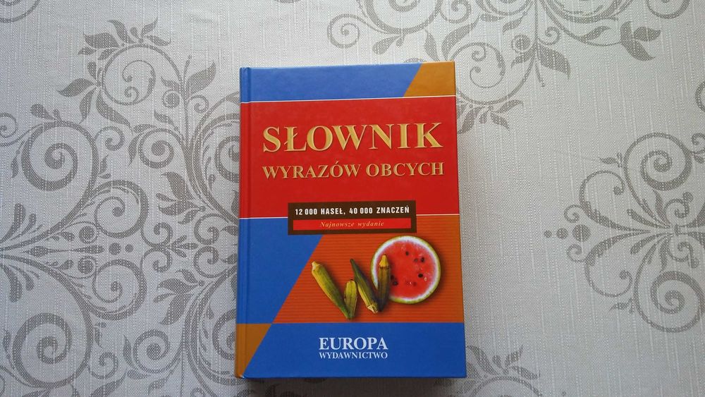 Słownik wyrazów obcych sprzedam tanio