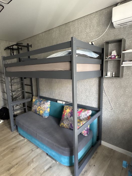 Двоповерхове ліжко з матрацом