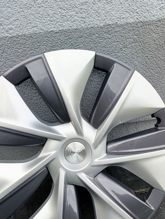 три ковпаки tesla model Y R19