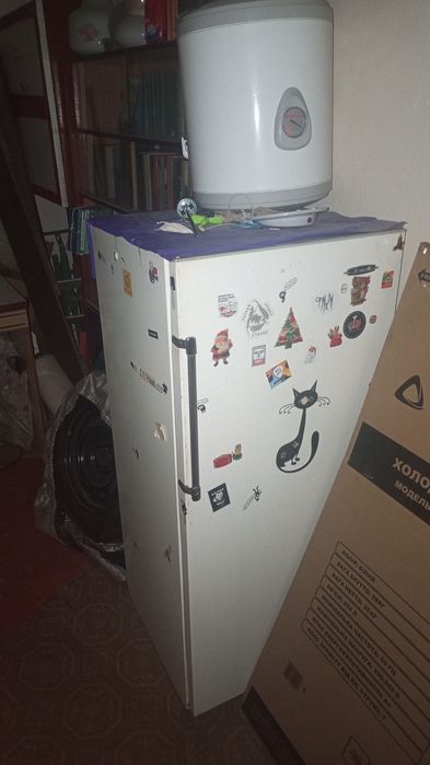 Холодильник ЗИЛ робочий, бойлер неробочий, пилосос ARITA напівробочий.