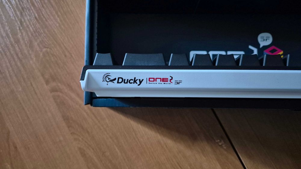 DUCKY ONE 2 MINI SF (cherry mx red silent)
